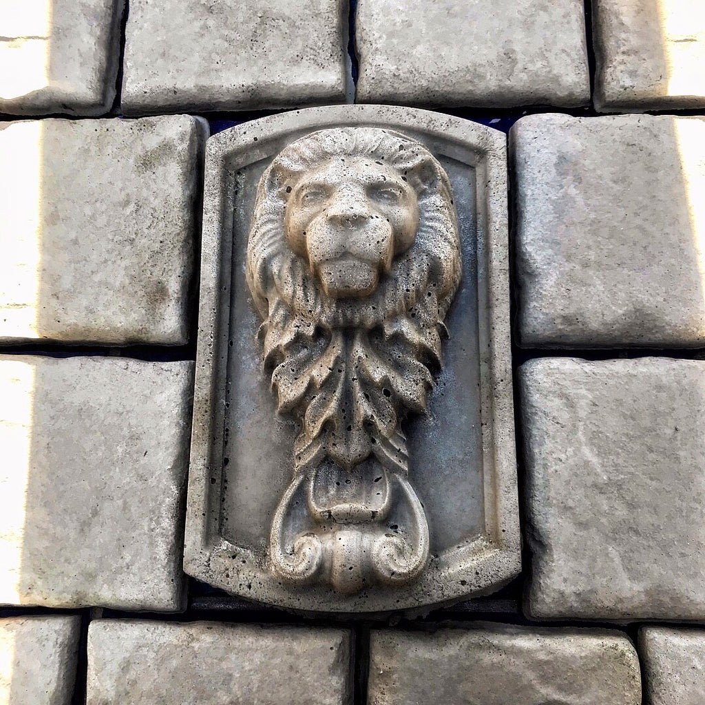 A gray vertical lion mold made of ABS plastic, displayed against a brick background.
