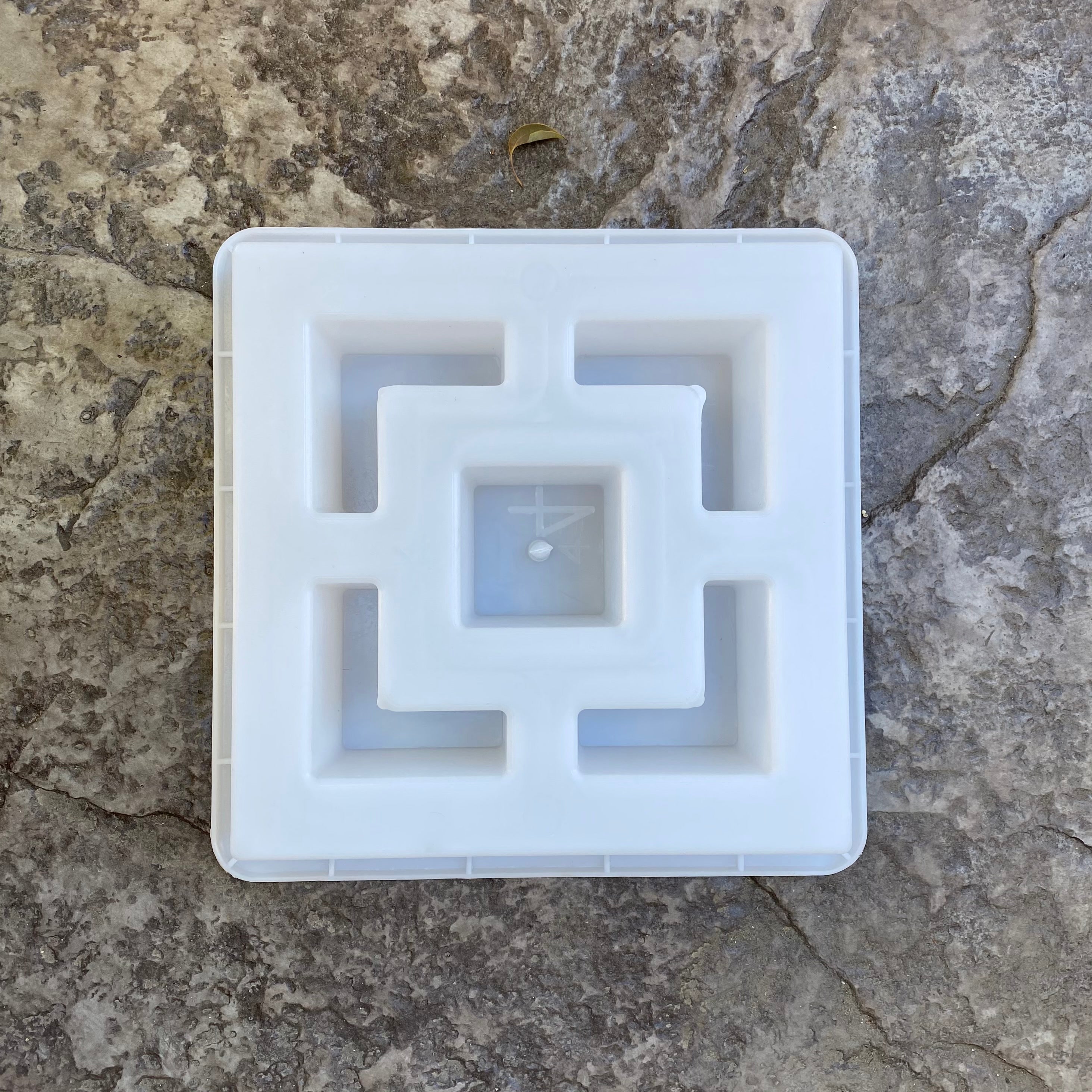 Vista-Vue cube breeze block mold by Pacific Mold Design showing cast white concrete block with classic mid-century Art Deco cube geometric pattern for decorative garden and patio walls